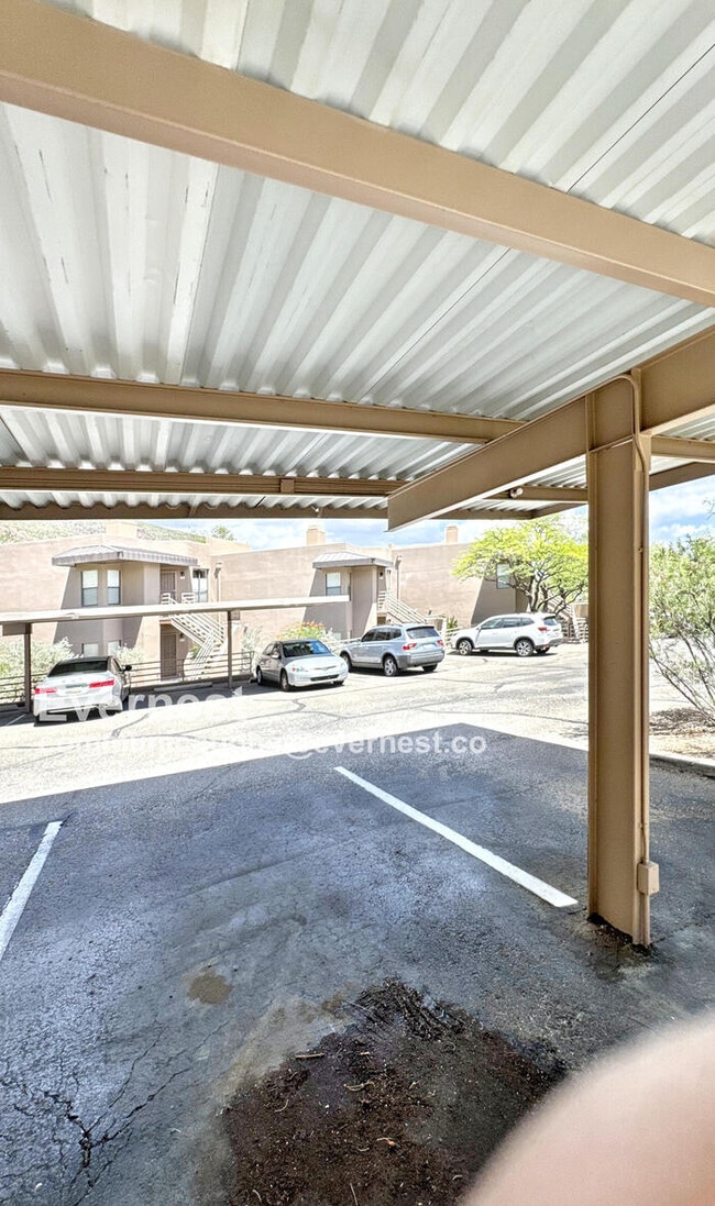Building Photo - 6655 N Canyon Crest Dr