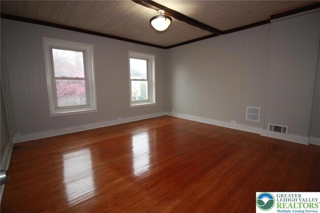 Building Photo - 513 Cattell St