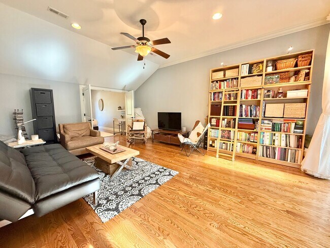 Building Photo - 465 Chapel Grove Ln