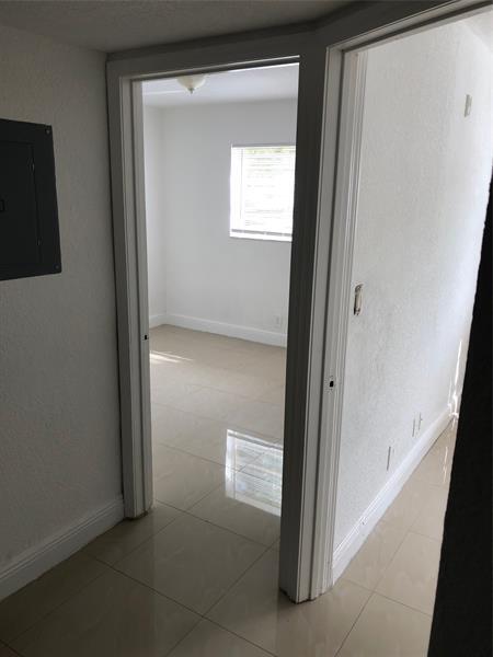 Building Photo - 110 SE 2nd St