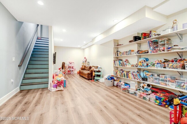 Building Photo - 450 Wells Ave