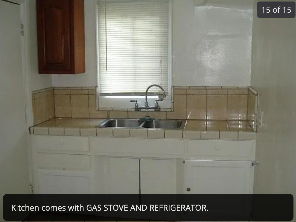 Building Photo - 2812 3/4 Hillcrest Dr