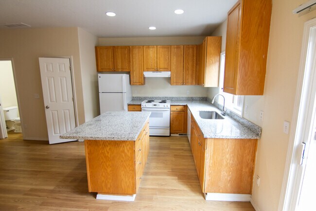 Building Photo - 18632 SW Bryant St