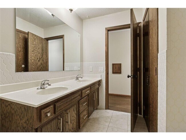 Building Photo - 7207 Heatherton Cir