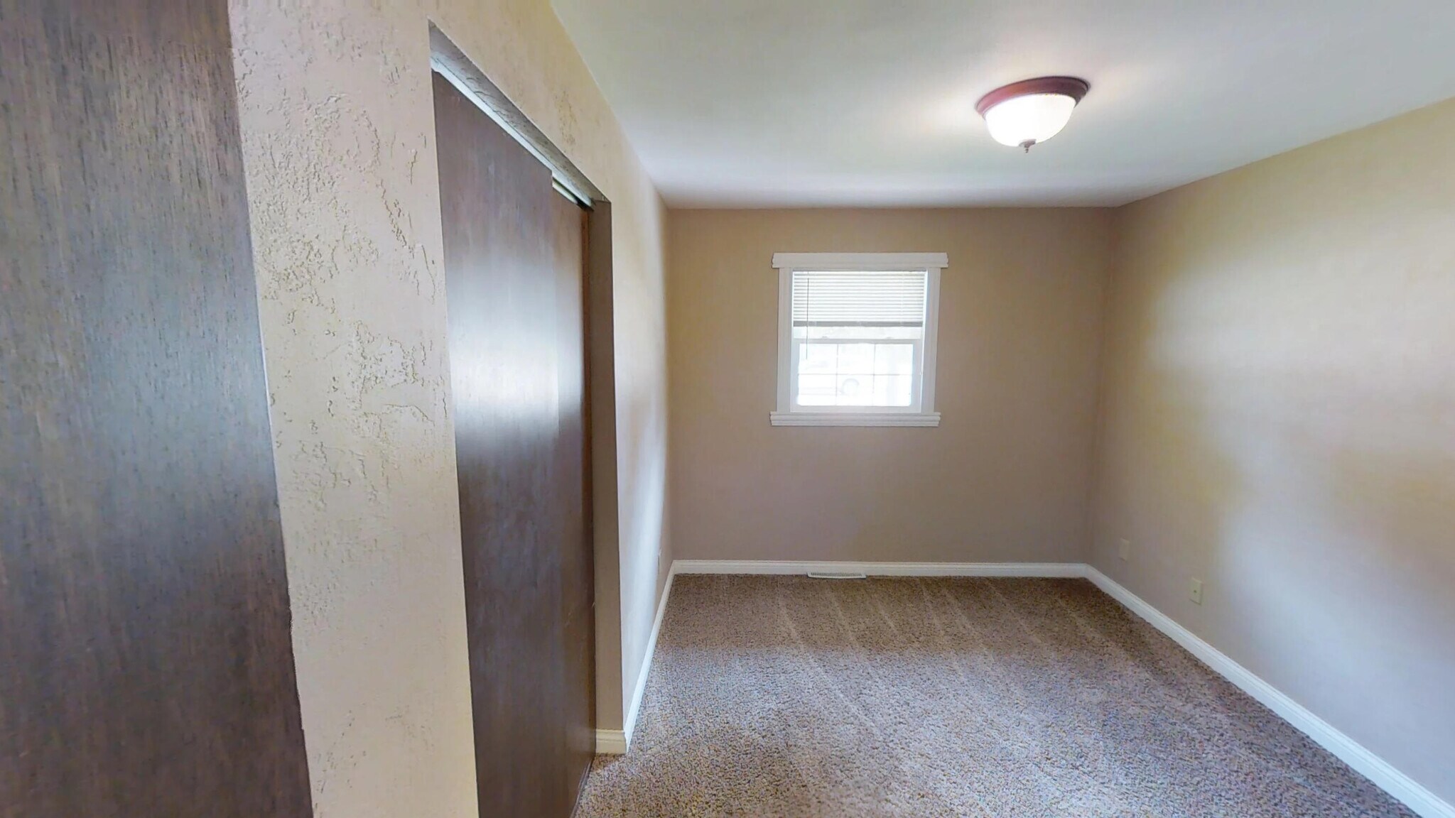 Building Photo - 325 S Matthias St