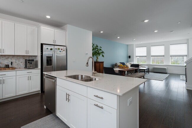 Building Photo - 1907 Swales Ct