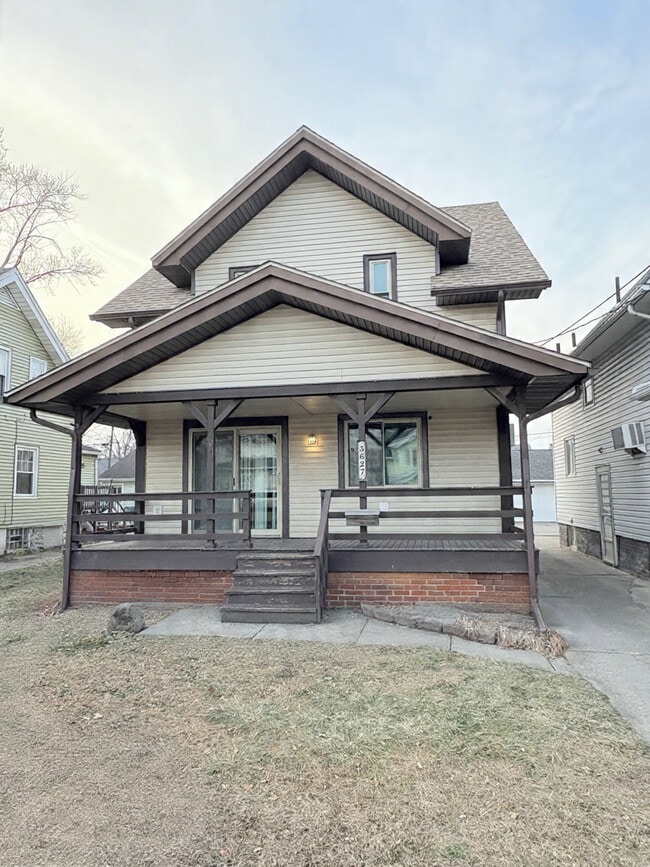 Building Photo - 3627 Hazelhurst Ave