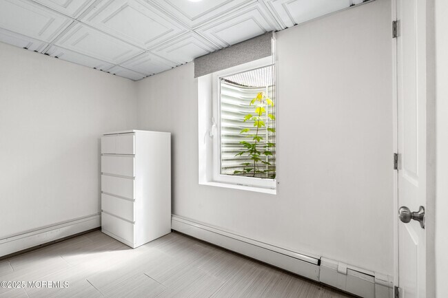 Building Photo - 523 Westwood Ave