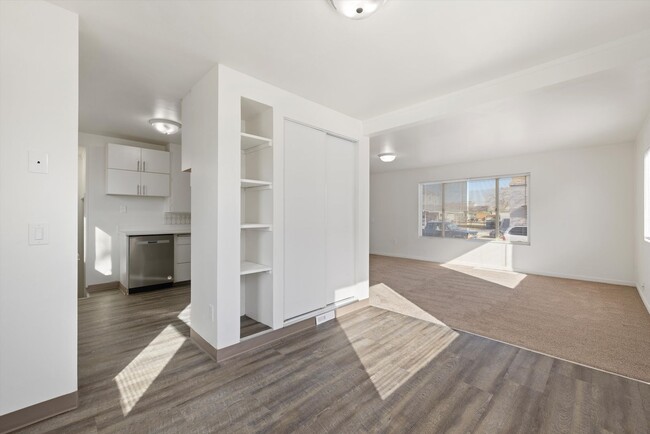 Building Photo - 1517/1519 Thayer Dr