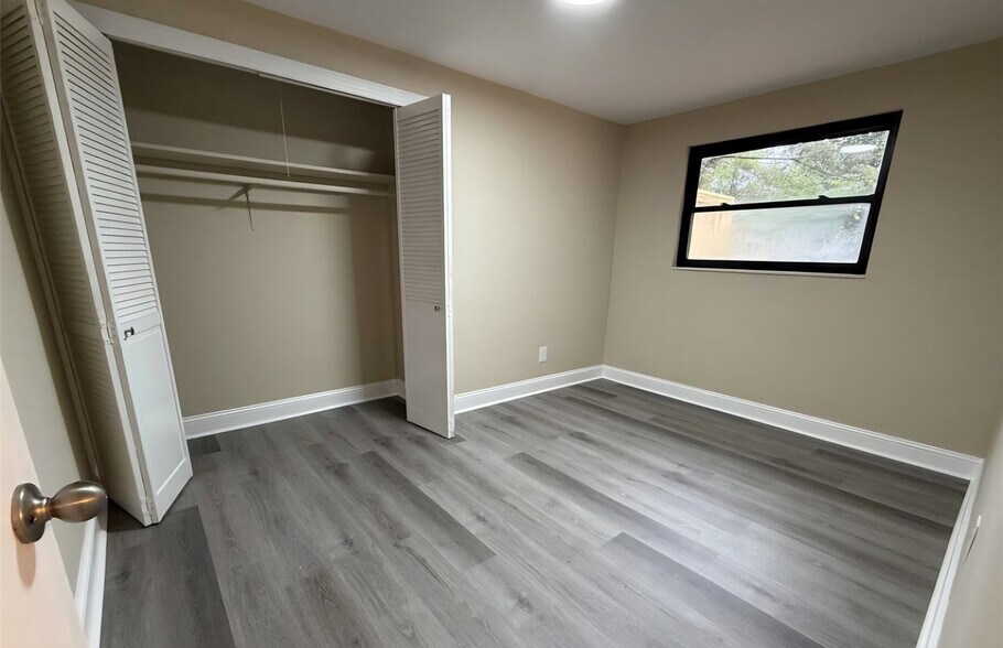 Building Photo - 904 8th Ave SW