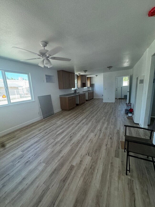 Building Photo - 2 bed/1 ba cottage - downtown Yuba City