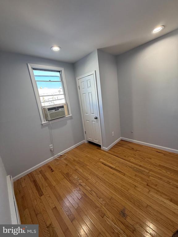 Building Photo - 2425 S Warnock St