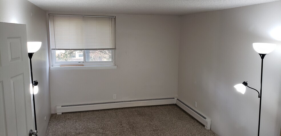 Master bedroom - 451 Golden Cir