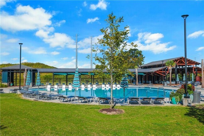 Building Photo - 1954 Sanford Dr