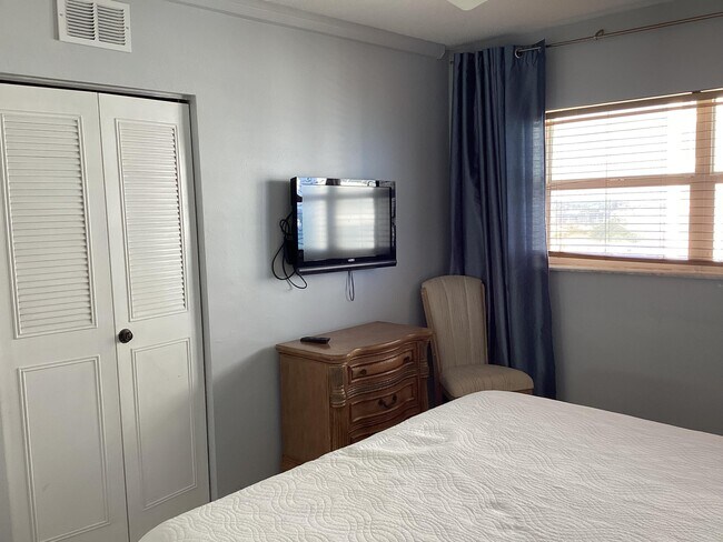 Building Photo - 3101 S Ocean Blvd