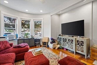 Building Photo - 194 Emerson St