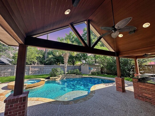 Building Photo - 1927 Enchanted Park Dr