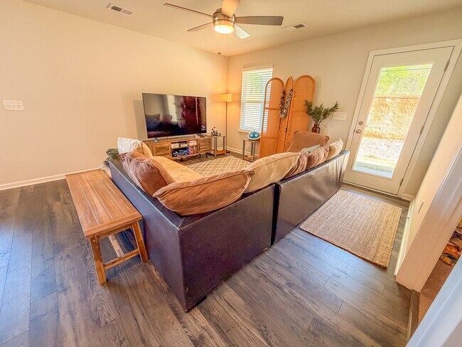 Building Photo - 203 Boneset Dr