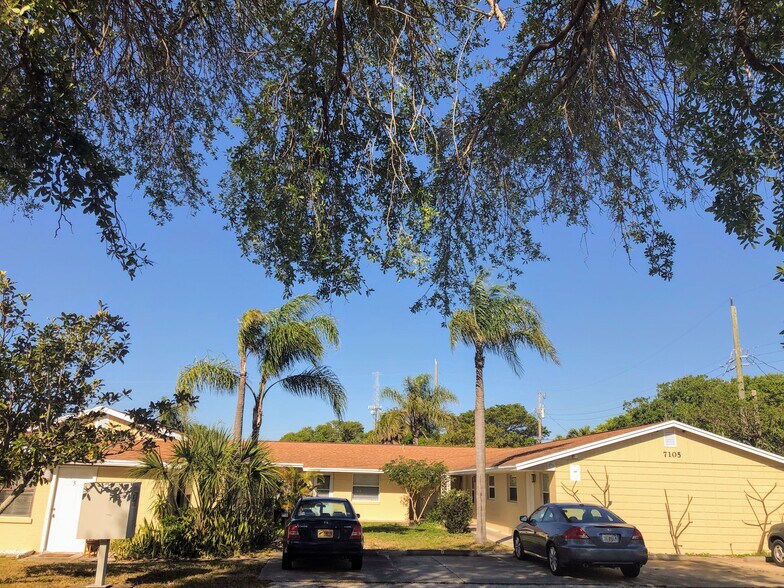 5 unit building - 7105 Poinsetta Ave