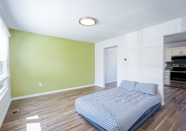 Building Photo - Amazing 3 BR/1.5 BA Townhome in Landover!