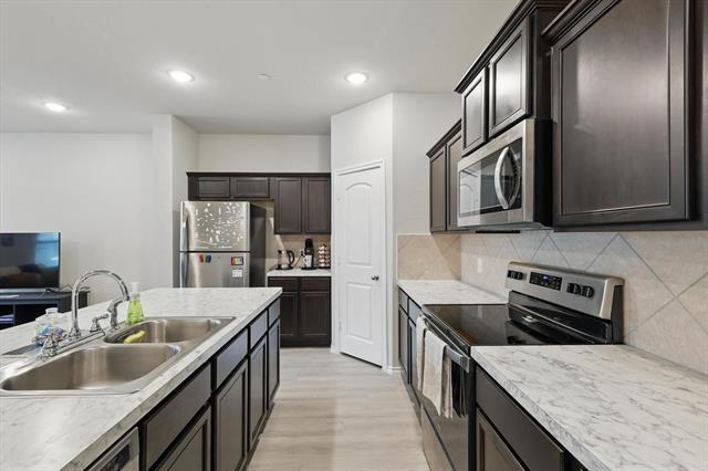 Building Photo - 2209 Davenport Dr