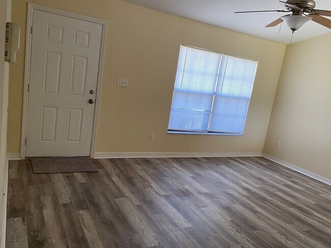 Building Photo - 3/2 SFH in Sleepy Hollow/Leesburg
