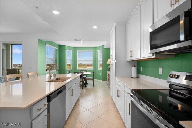 Building Photo - 15285 Grn Acrs Ave