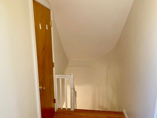 Building Photo - 123 Thorndike St