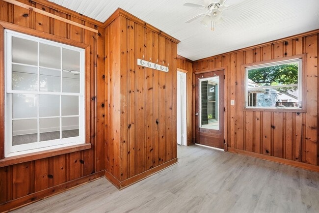 Building Photo - Fully Remodeled Home in the Heart of Belmont