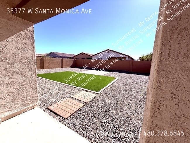 Building Photo - 35377 W Santa Monica Ave