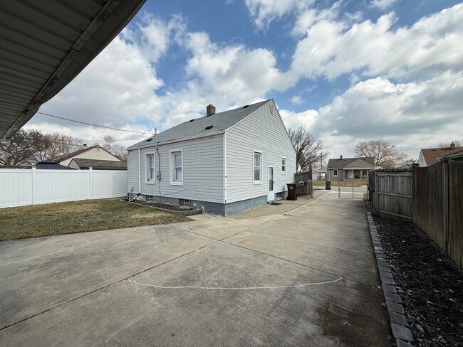 Building Photo - 13668 Irene St