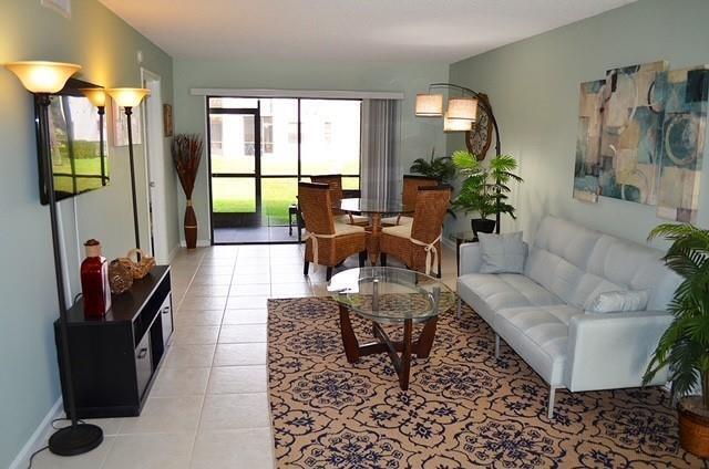 Building Photo - 301 Olivewood Pl