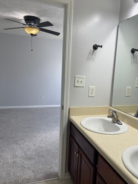 Building Photo - 5226 Malik Dr