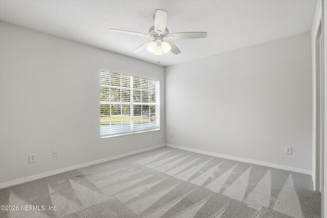 Building Photo - 13700 Richmond Park Dr N