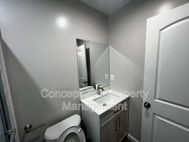 Building Photo - 2520 E Anaheim St