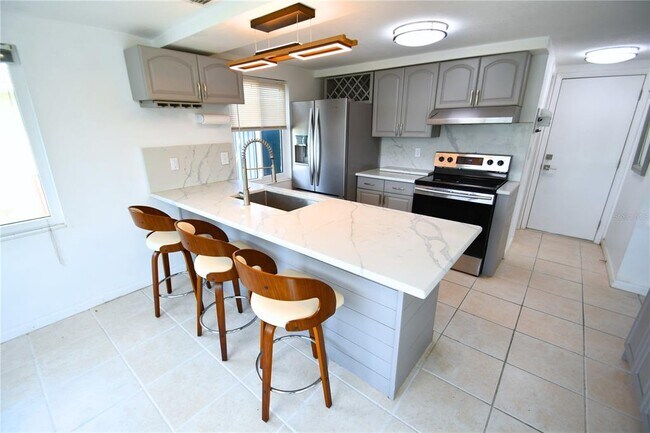 Building Photo - 3839 Star Island Dr