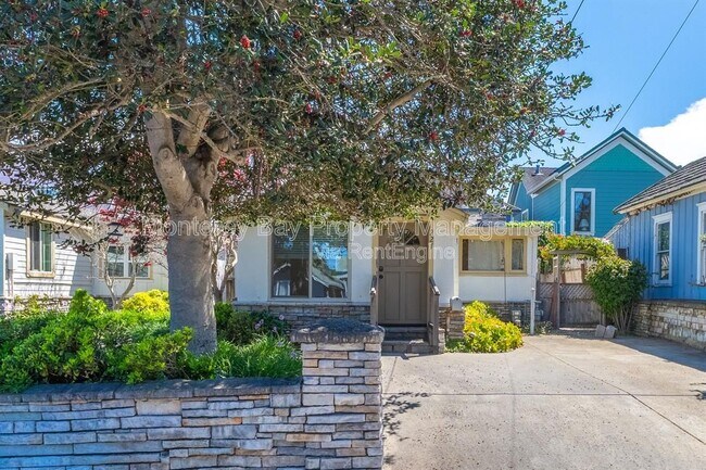 Building Photo - 227 18th St