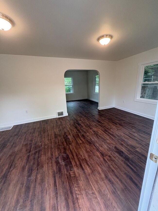 Building Photo - Available Now 2-story. 2 BR w/ Bonus Room
