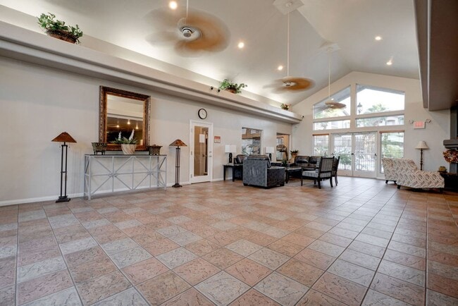 Building Photo - 2305 W Horizon Ridge Pkwy