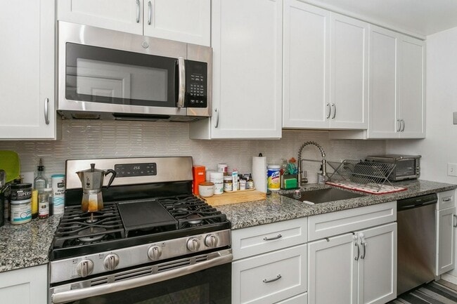 Building Photo - 160 Magnolia Ave