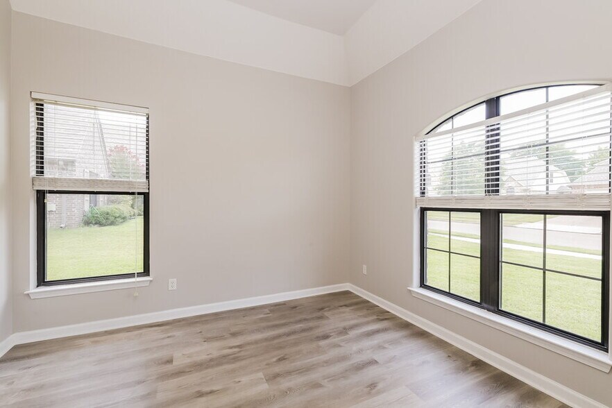 Building Photo - 7659 Romero Dr