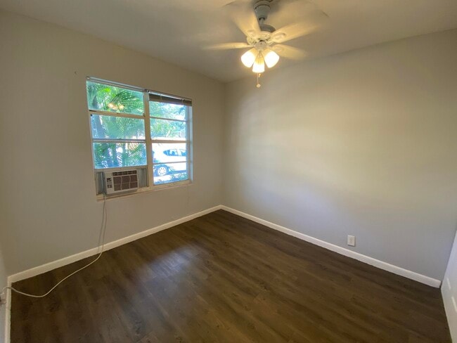Building Photo - 428 Roseland Dr