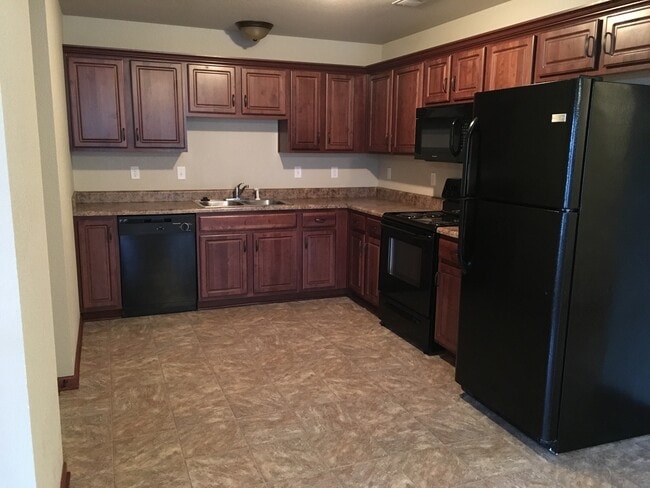 Building Photo - 3 Bed 2 Bath Single Level Duplex in Lee's Summit