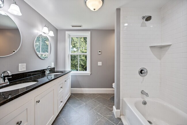 Building Photo - 2921 Nichols Ave