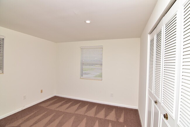 Building Photo - 919 Viscaya Blvd