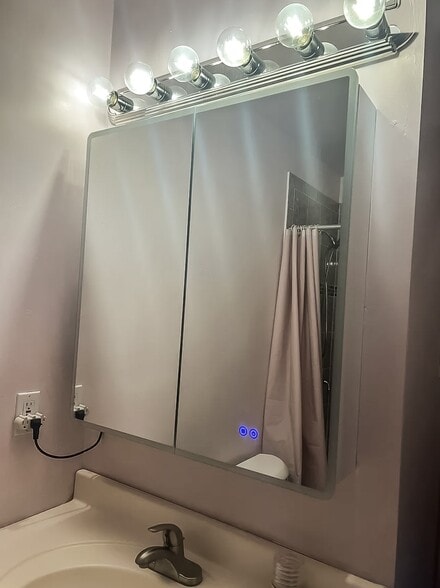 Building Photo - 2285 Pulgas Ave