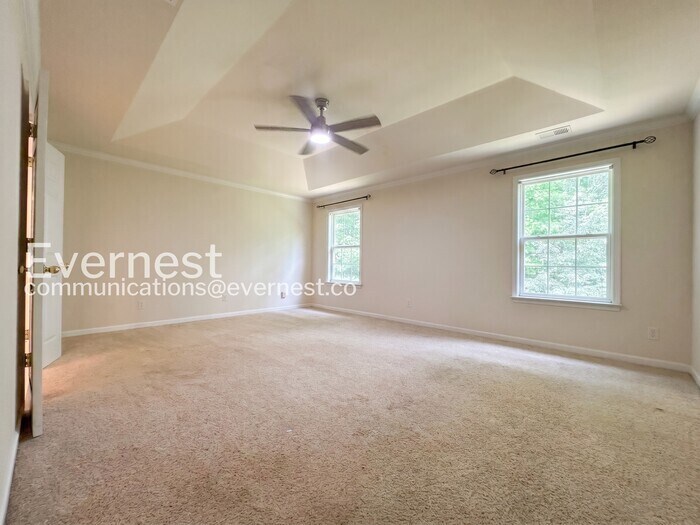 Building Photo - 5995 Chinook Ct