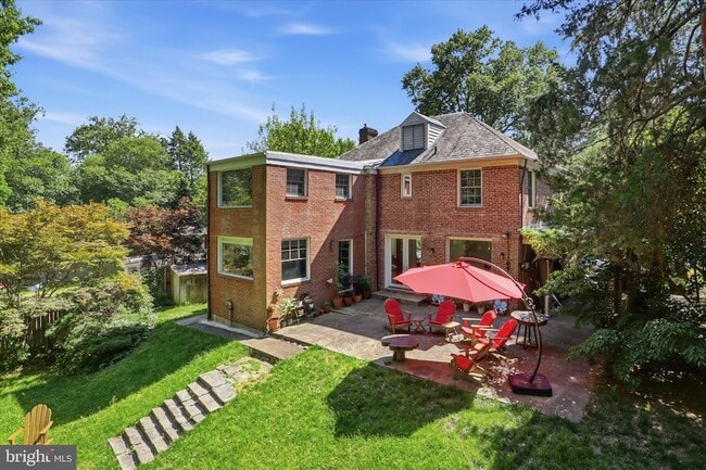 Building Photo - 3221 Coquelin Terrace
