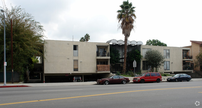 Primary Photo - 6248 Woodman Ave