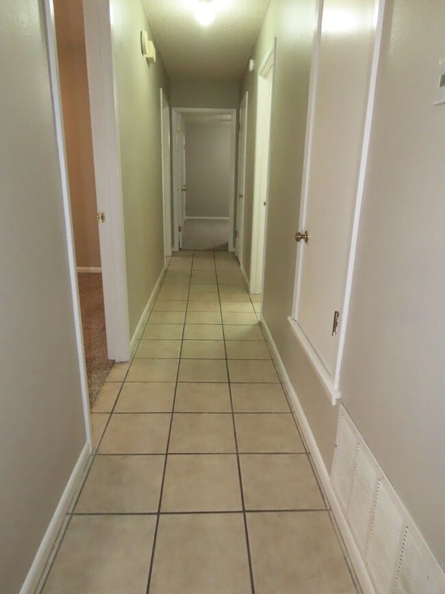 Building Photo - South Tyler! 3 Bedroom, 2 Bath Duplex w/Garage